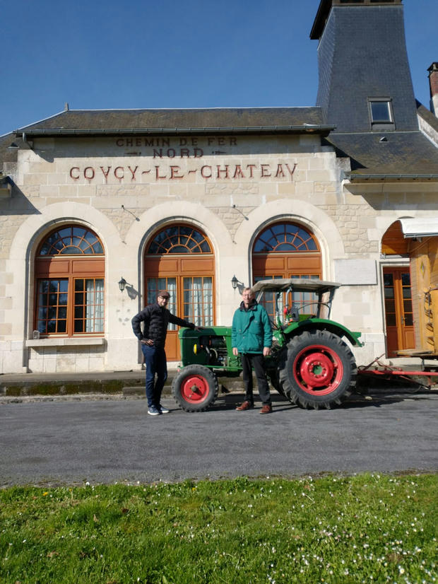 Erhard am alten Bahnhof in Coucy-le-Chateau