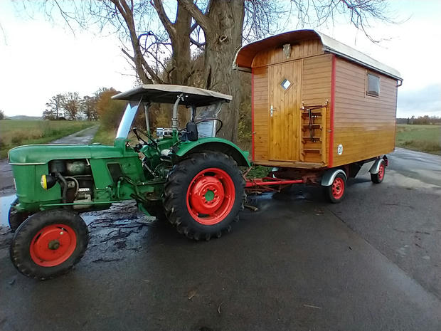 Der Trecker mit Bauwagen